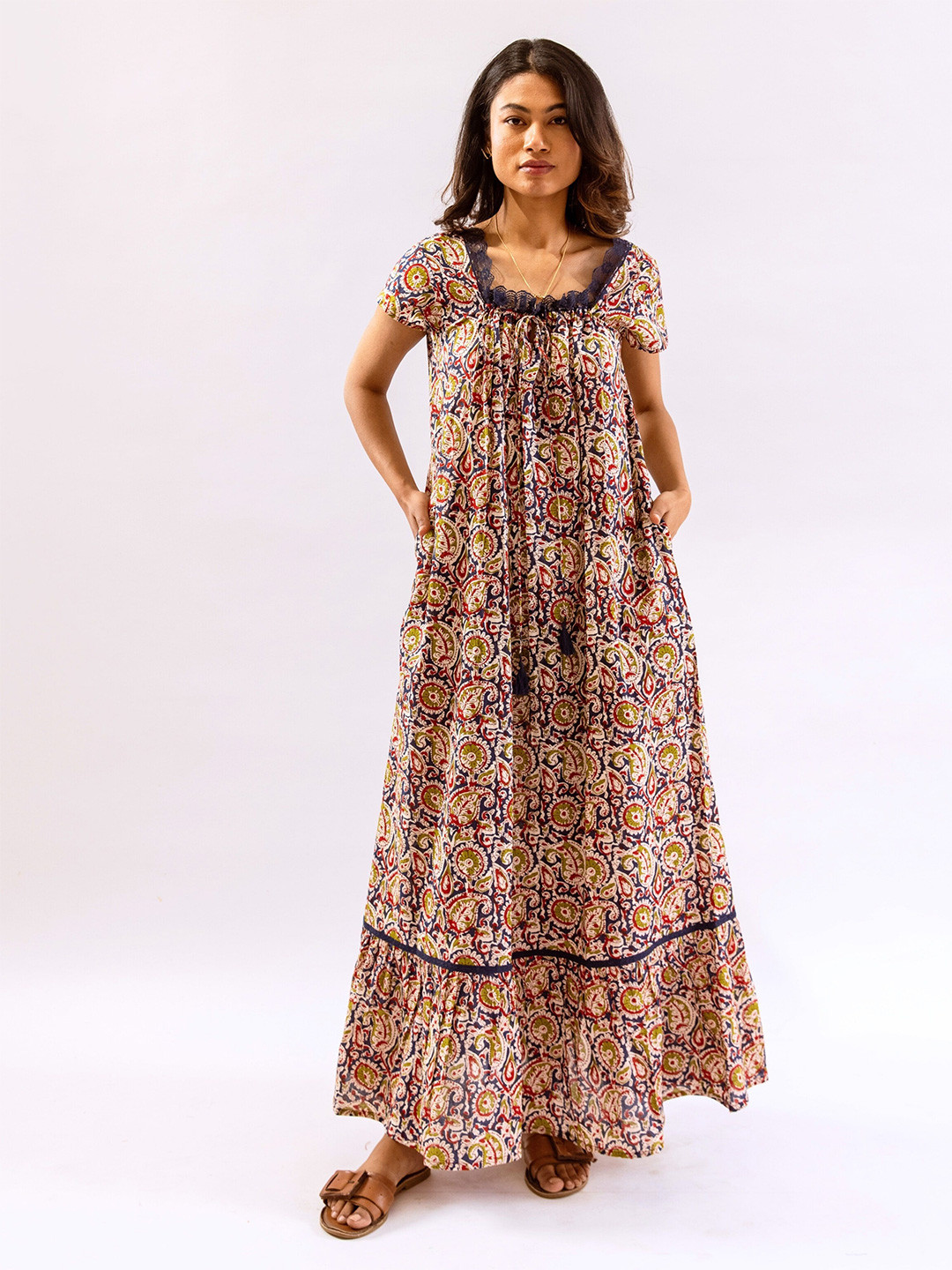 FEATHERS CLOSET Red Lazy Daisy Pure Cotton V neck Sleepwear Maxi With Robe Set