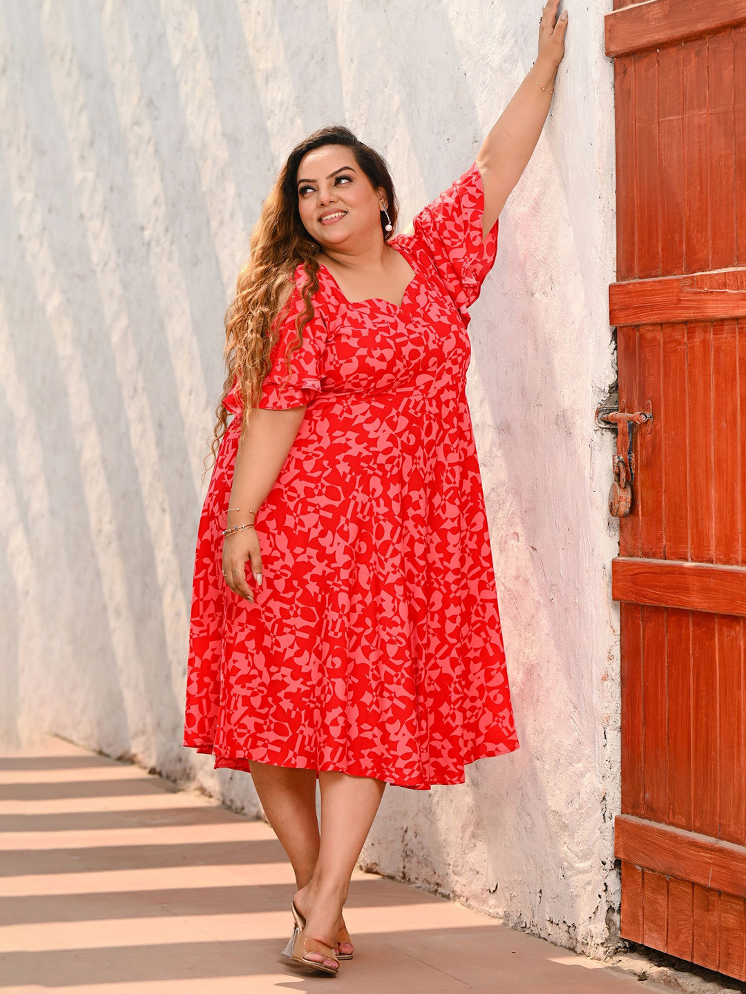 PrettyPlus by Desinoor.com Women Plus Size Red Abstract Printed Cold Shoulder Dress