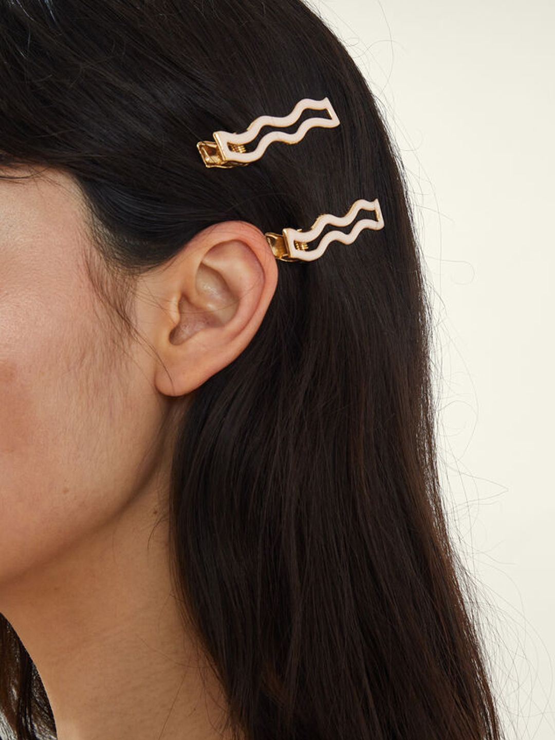 Accessorize London Women Set of 2 Resin Wiggle Snap Hair Clip