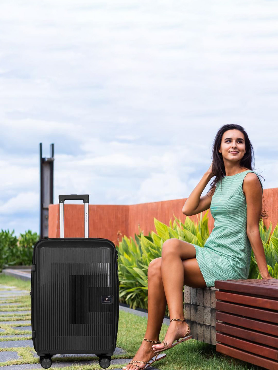 Polo Class Set Of 4 Textured Hard-Sided Trolley Suitcase With Vanity