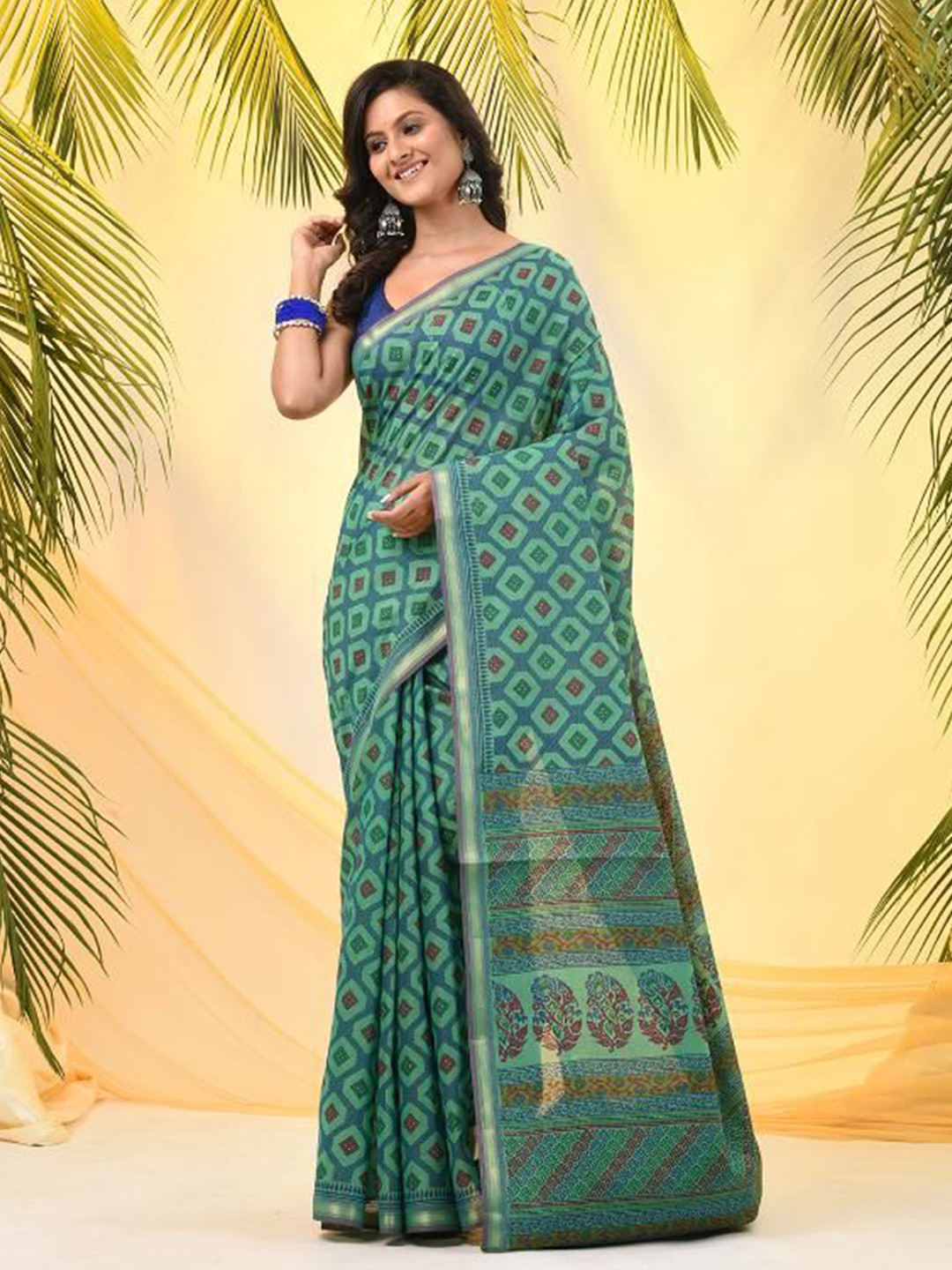 VIBHAVARI Abstract Printed Design Cotton Saree