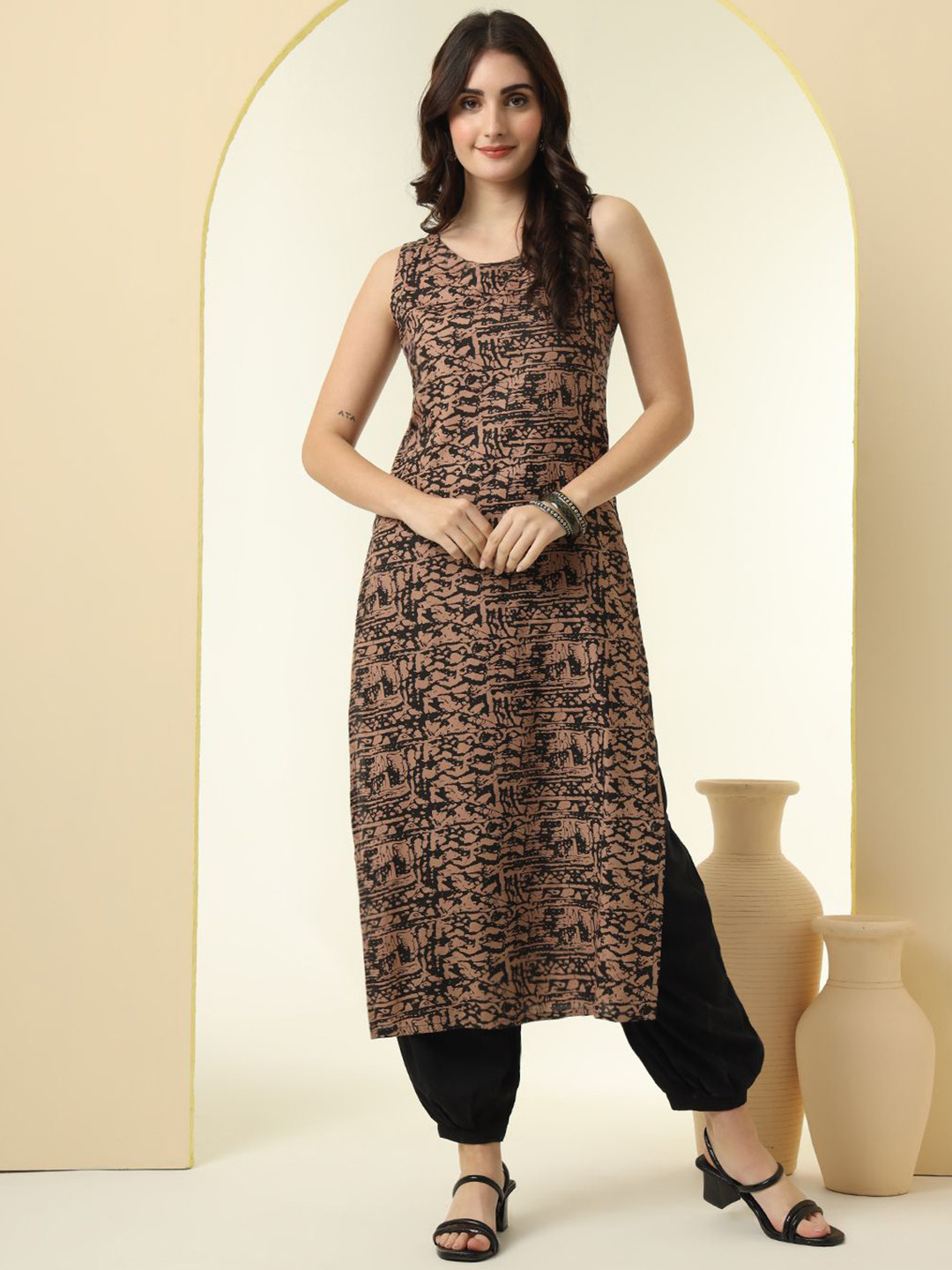 NYPA Abstract Printed Round Neck Sleeveless Straight Kurta