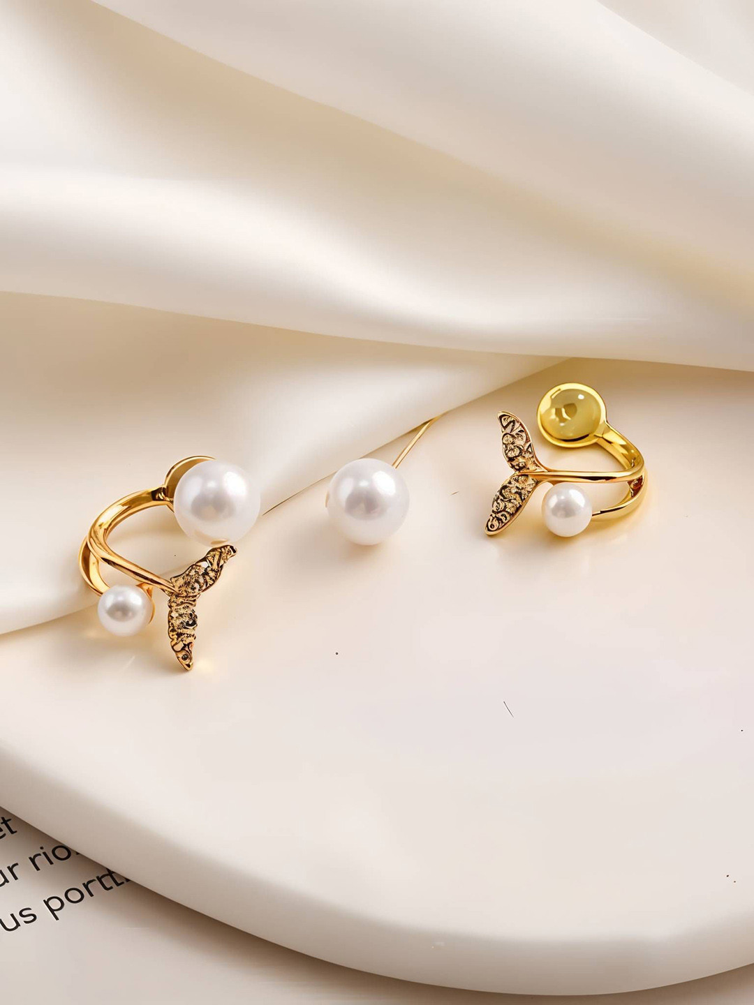 kazare Gold-Plated Artificial Stones Animal Shaped Studs