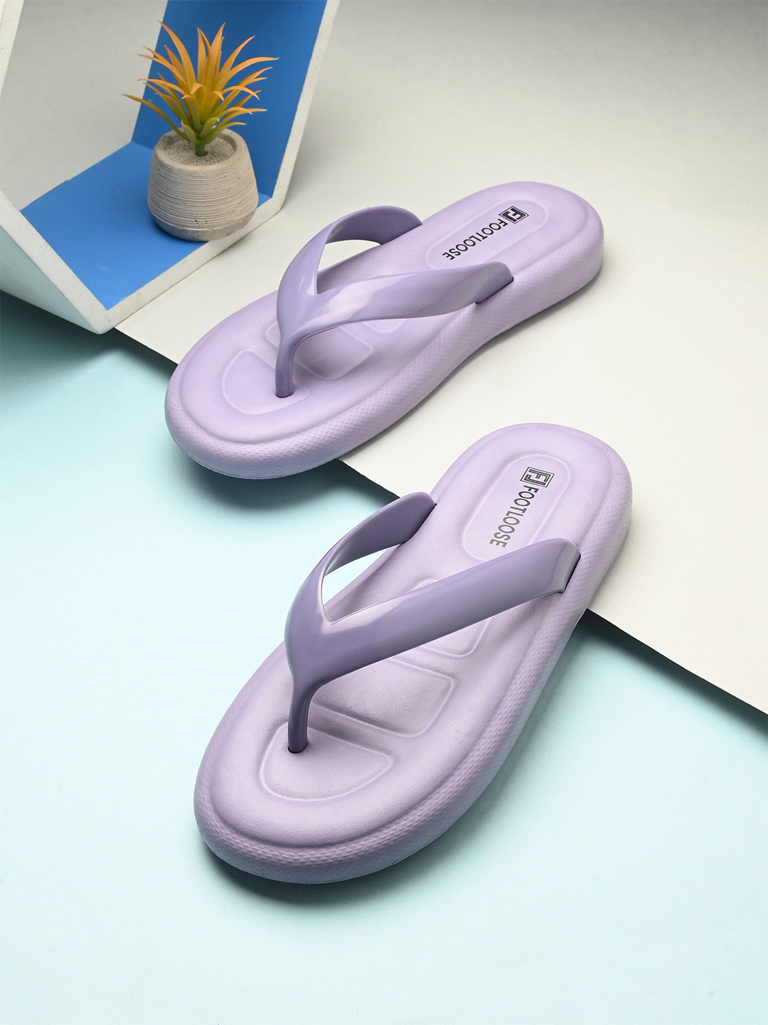 FOOTLOOSE Women Slip-On Flip Flops