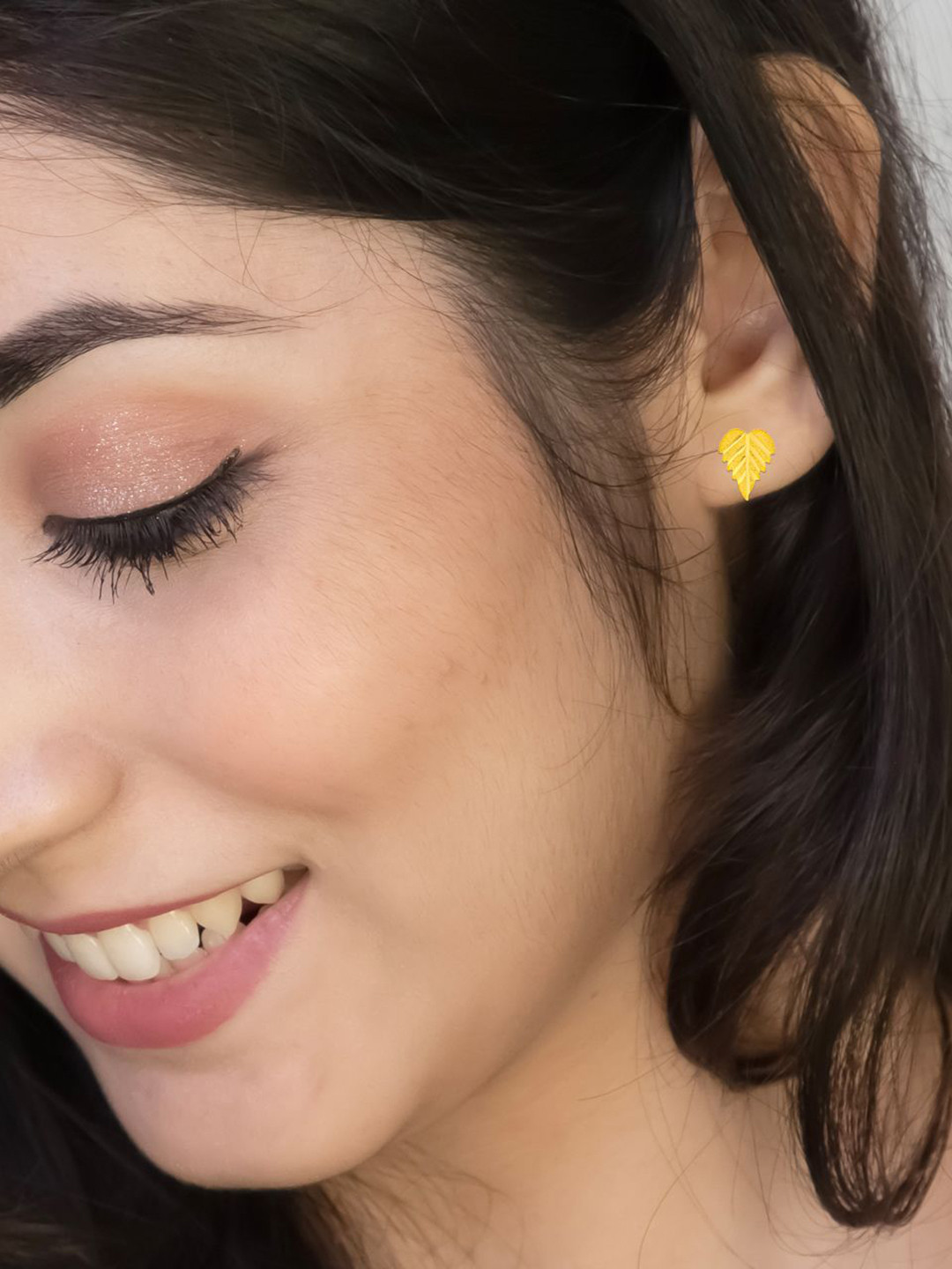 WHP JEWELLERS Women Classic Circle 22 KT Yellow Gold Earring