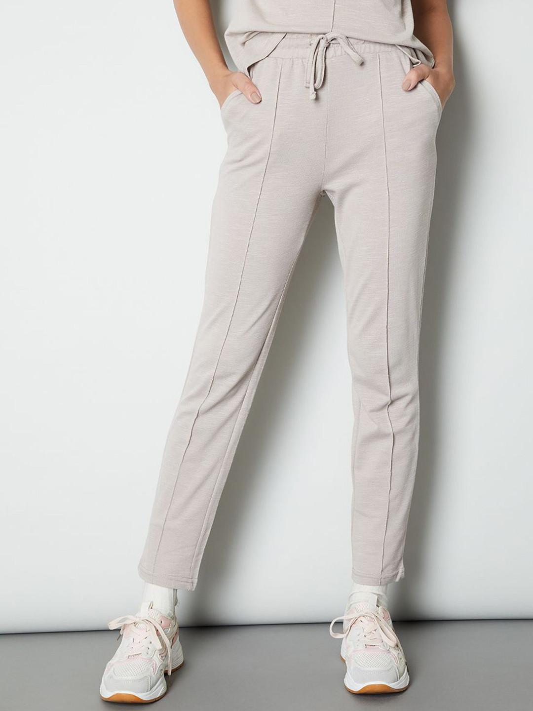 max Women Mid-Rise Flat-Front Slim Fit Cropped Trousers