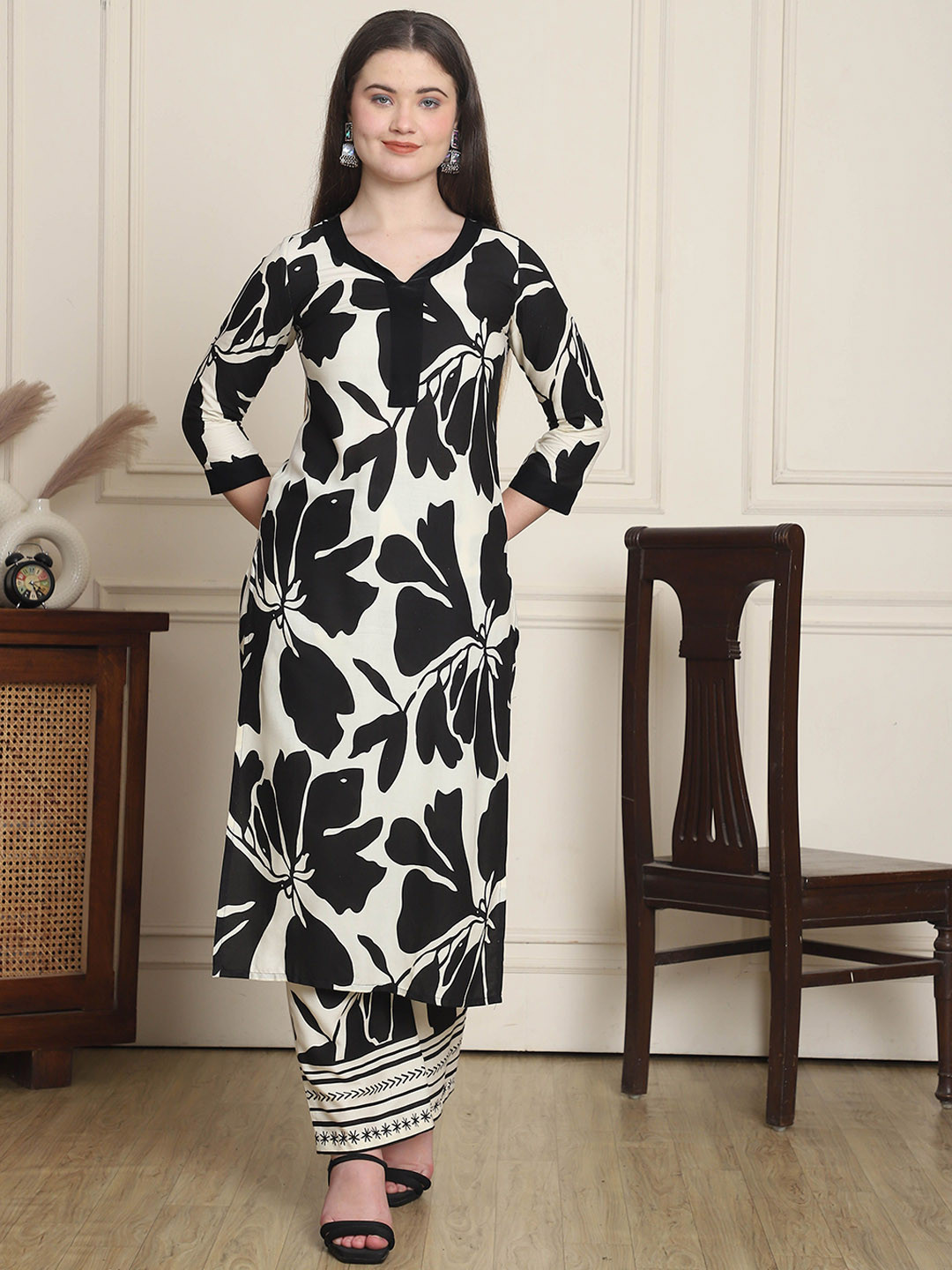 Merira Floral Printed Notch-Neck Straight Kurta With Trousers