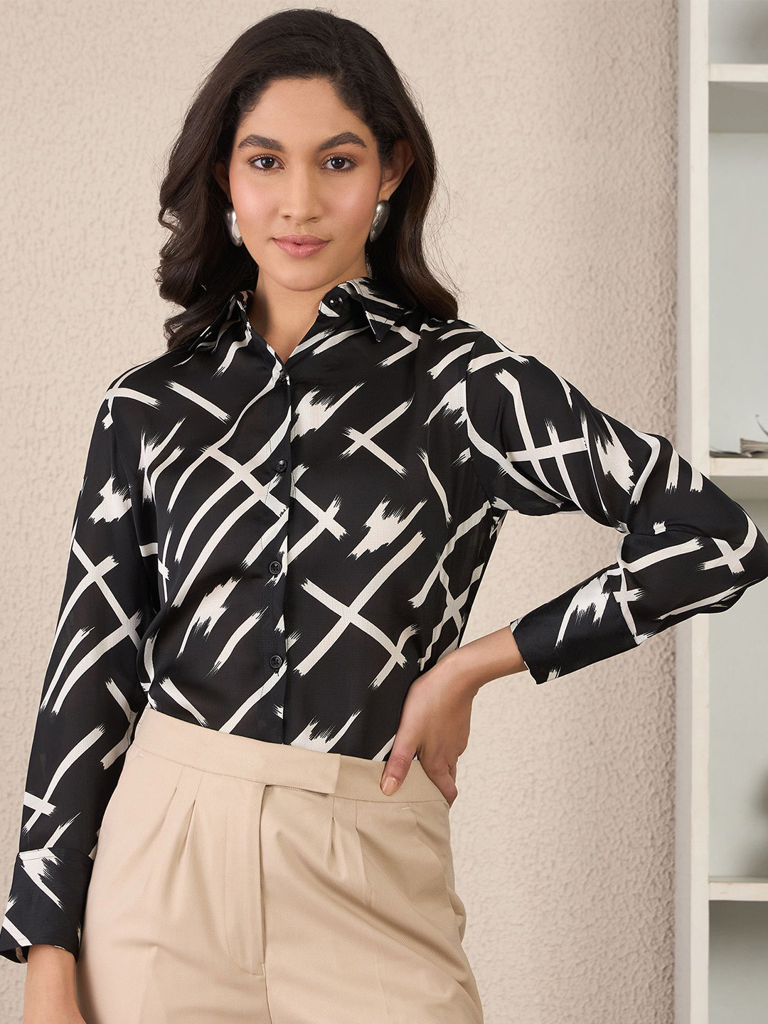 The Roadster Lifestyle Co. Women Slim Fit Spread Collar Abstract Printed Formal Shirt
