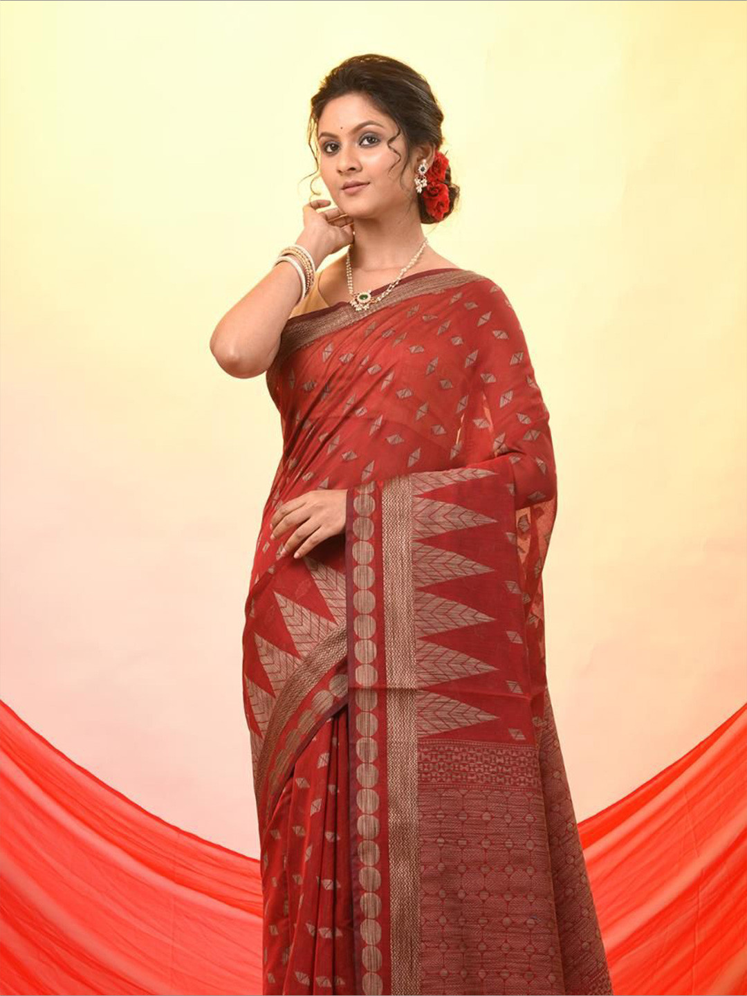 VIBHAVARI Red Exclusive temple design saree with golden zari ethnic motifs