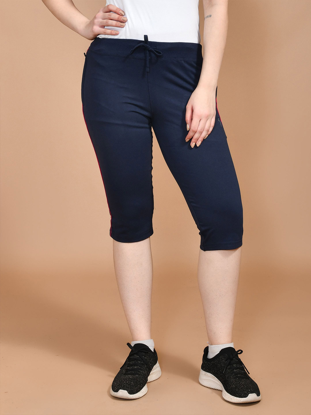 SKYKNIT Women Regular Fit Mid-Rise Capris