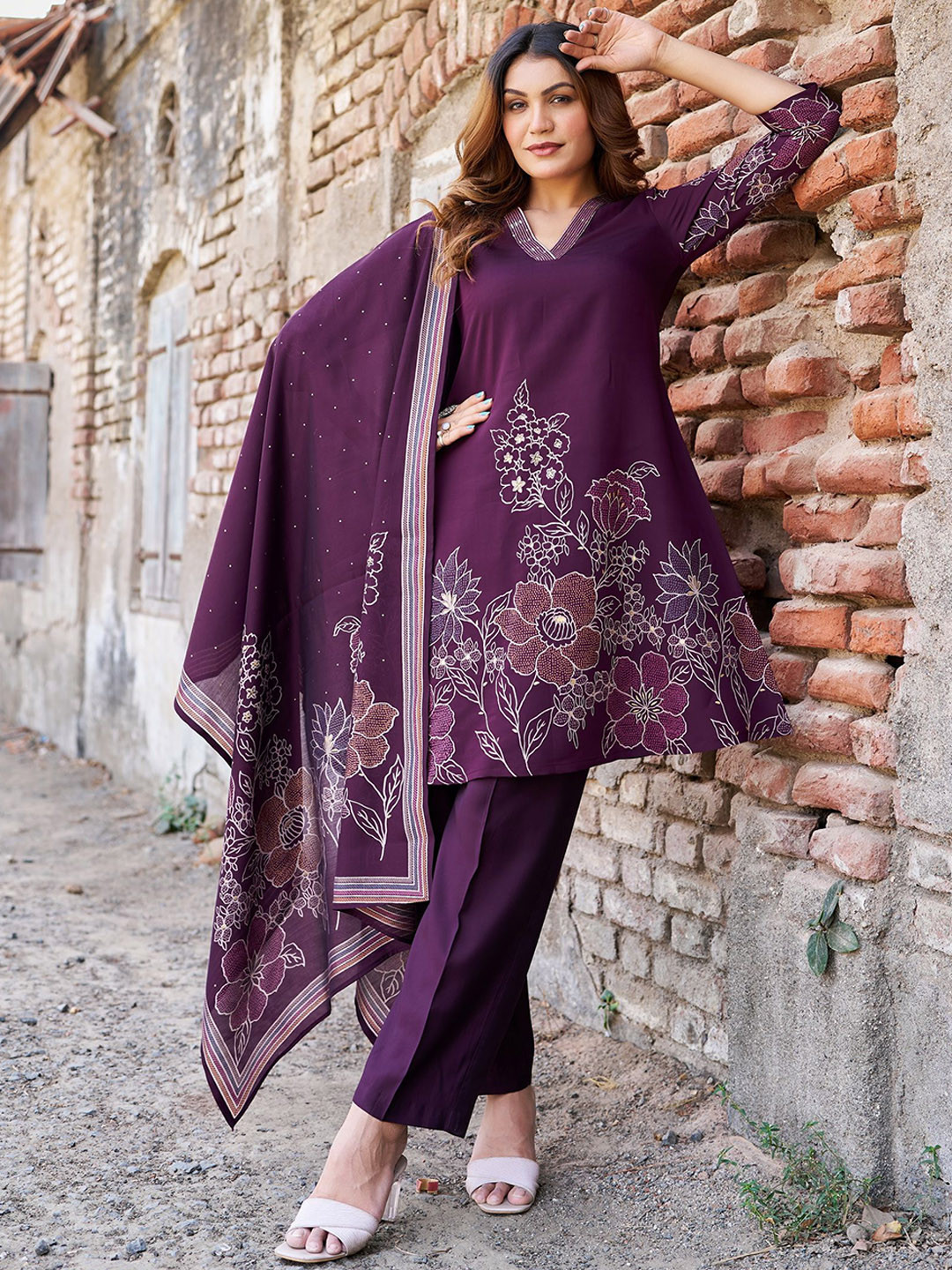 VIBE VISION Floral Printed V-Neck A-Line Pure Silk Kurta with Trousers & Dupatta