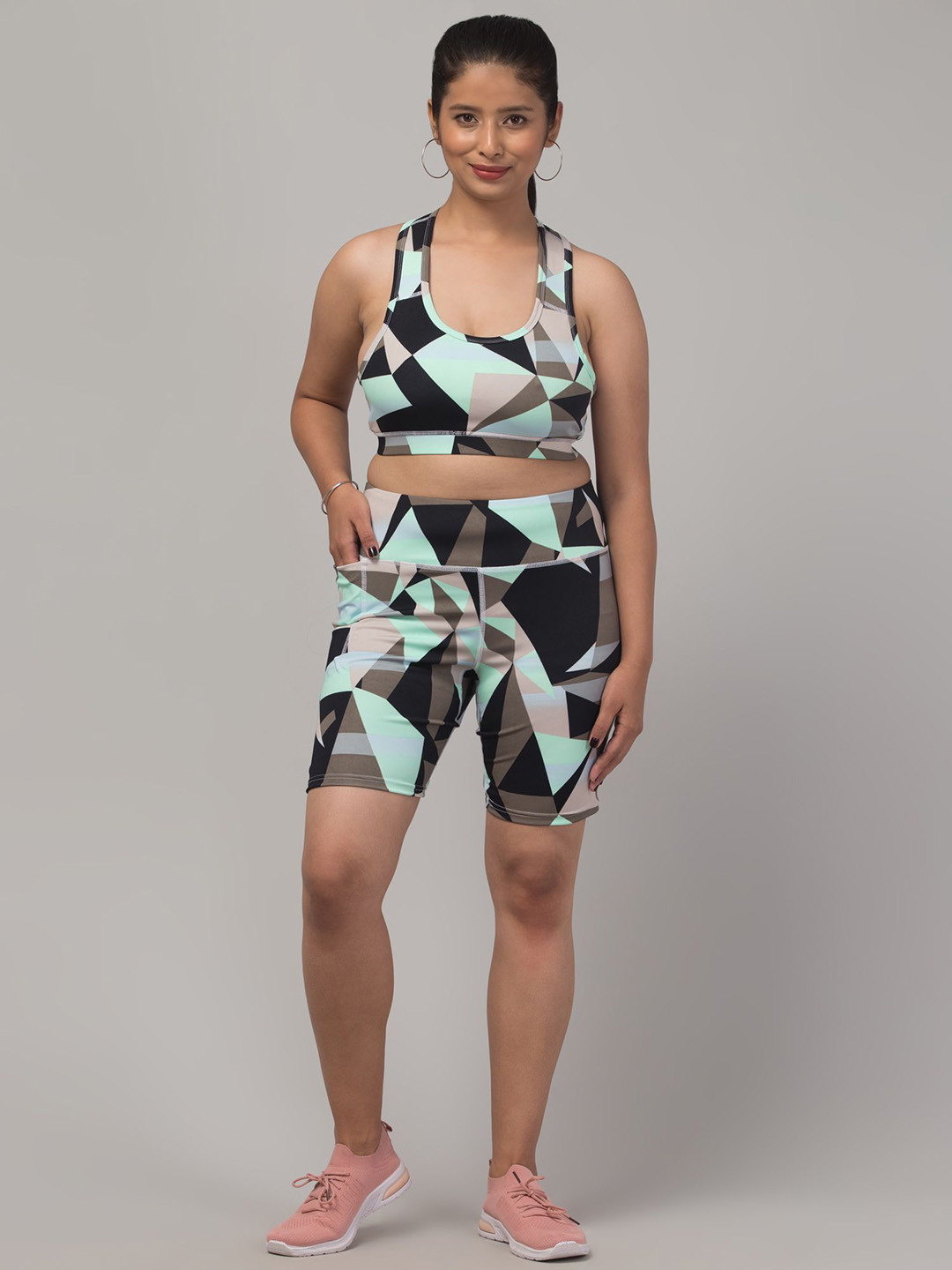 UllasPemium Women Geometric Printed Skinny Fit High-Rise Cycling Sports Shorts