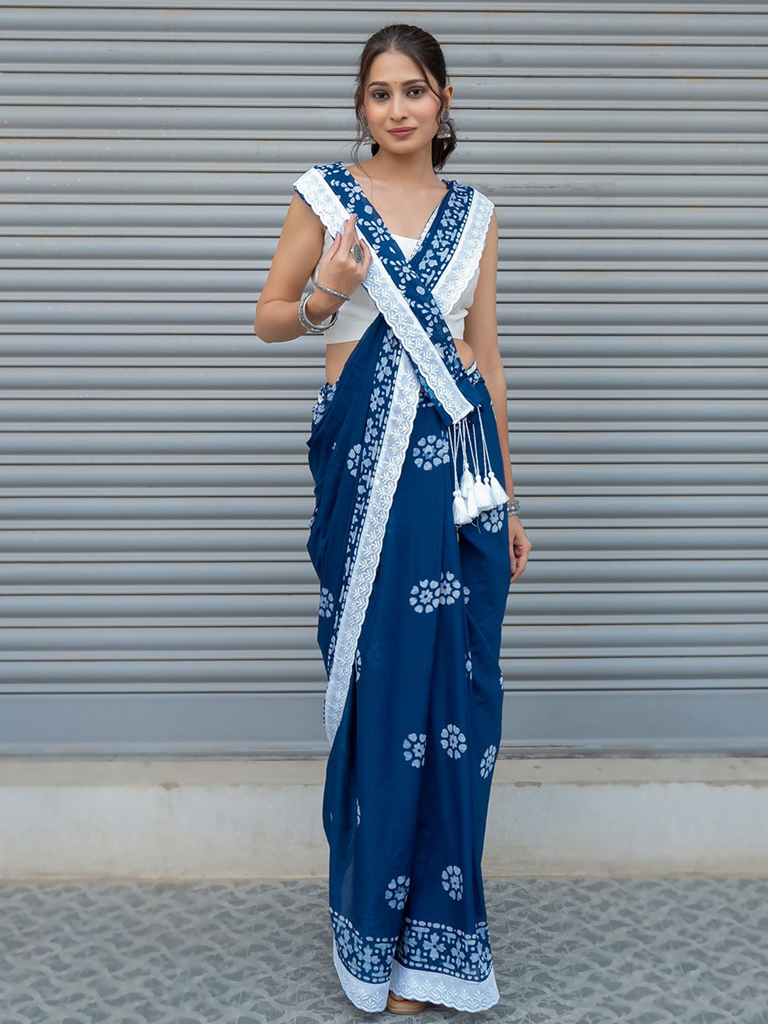 Ushvii Ethnic Motifs Printed Embroidered Chikankari Cotton Saree