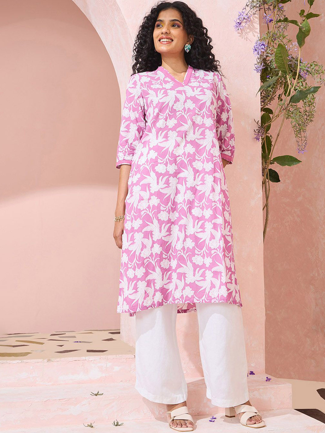 Taneira Floral Printed V-Neck Pure Cotton Straight Kurta