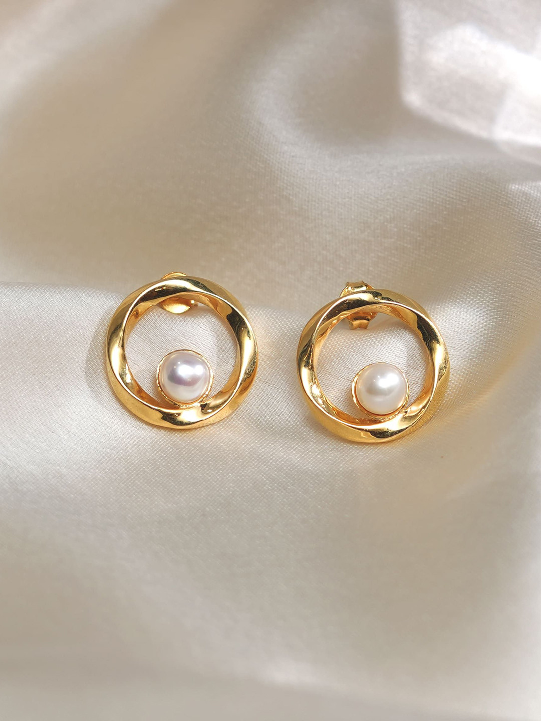 Ruuh Studios Sterling Silver Pearls Beaded Circular Shaped Studs