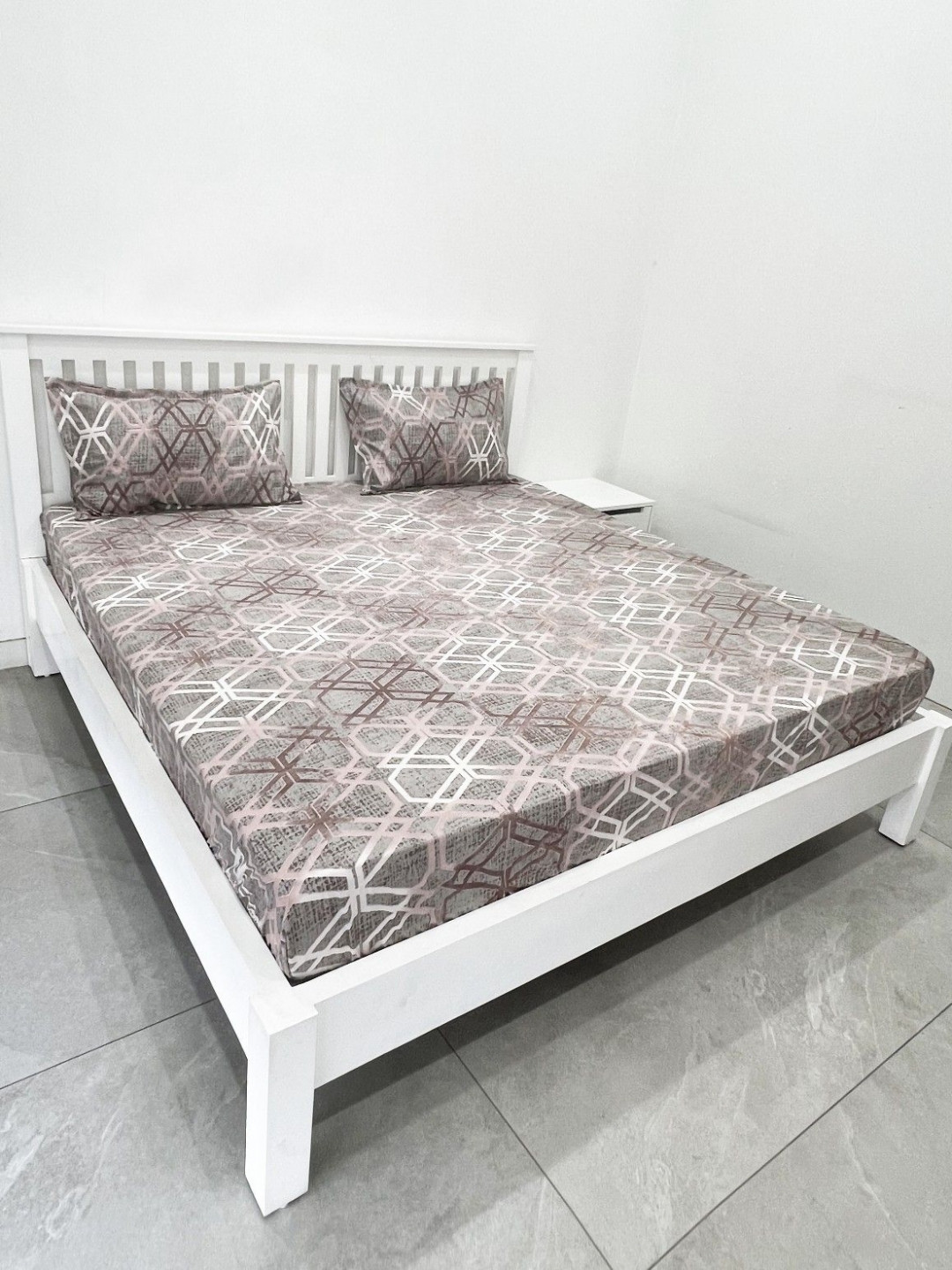 ohello Grey Melange Geometric Cotton 300 TC Fitted King Fine Bedsheet with 2 Pillow Covers-72 x 78 inches