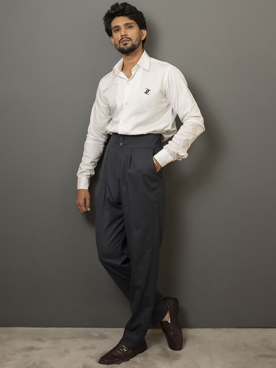 CABIN COMFY Men Tailored Fit Easy Wash Mid-Rise Pleated Trousers