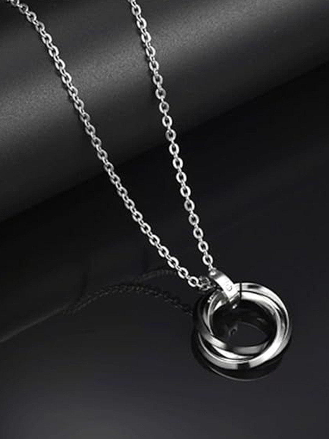 The Roadster Lifestyle Co Men Sterling SilverPlated Stones Studded Licogel Pendant & Chain