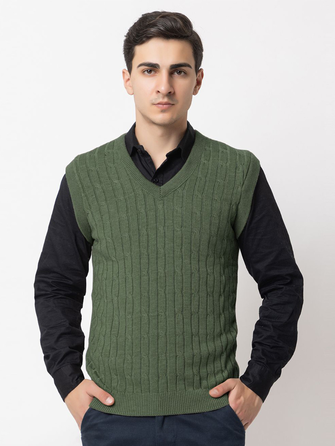 VENATORIA Men V Neck Cable Knit Pullover