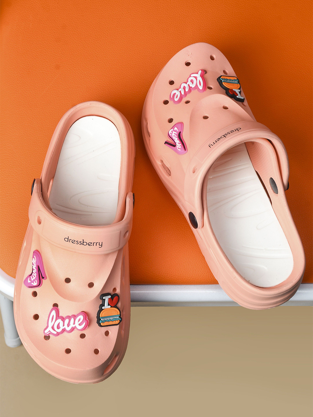 DressBerry Women Charms Detailed Rubber Clogs