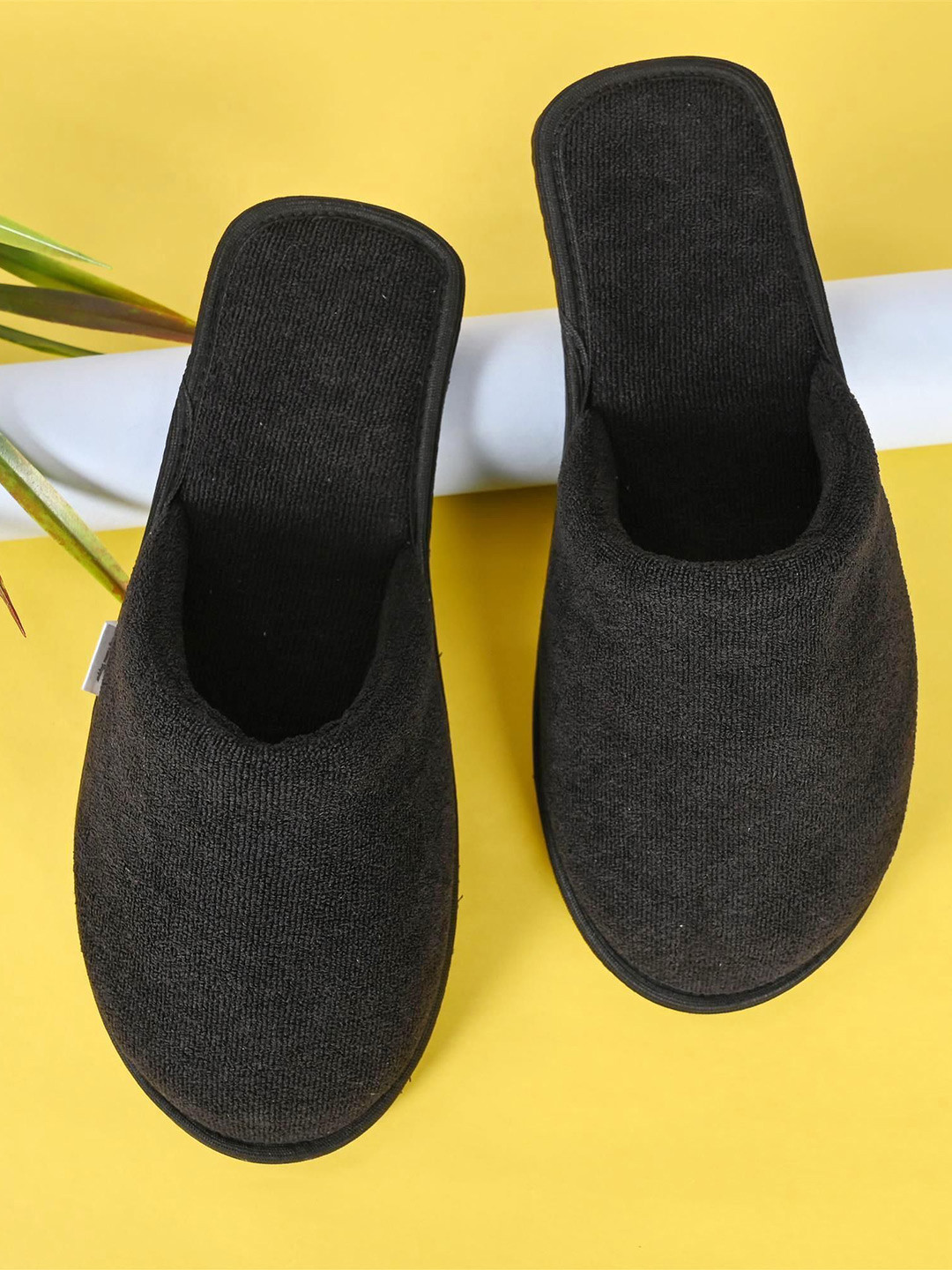 Mifuzi Women Closed Toe Room Slippers