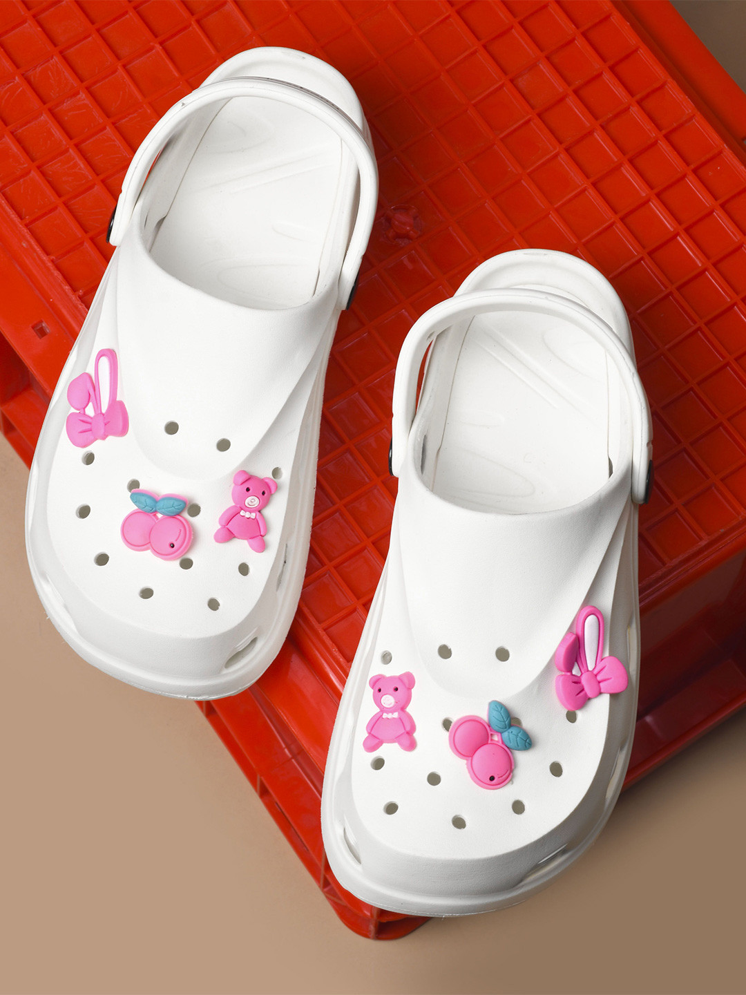 DressBerry Women Rubber Clogs