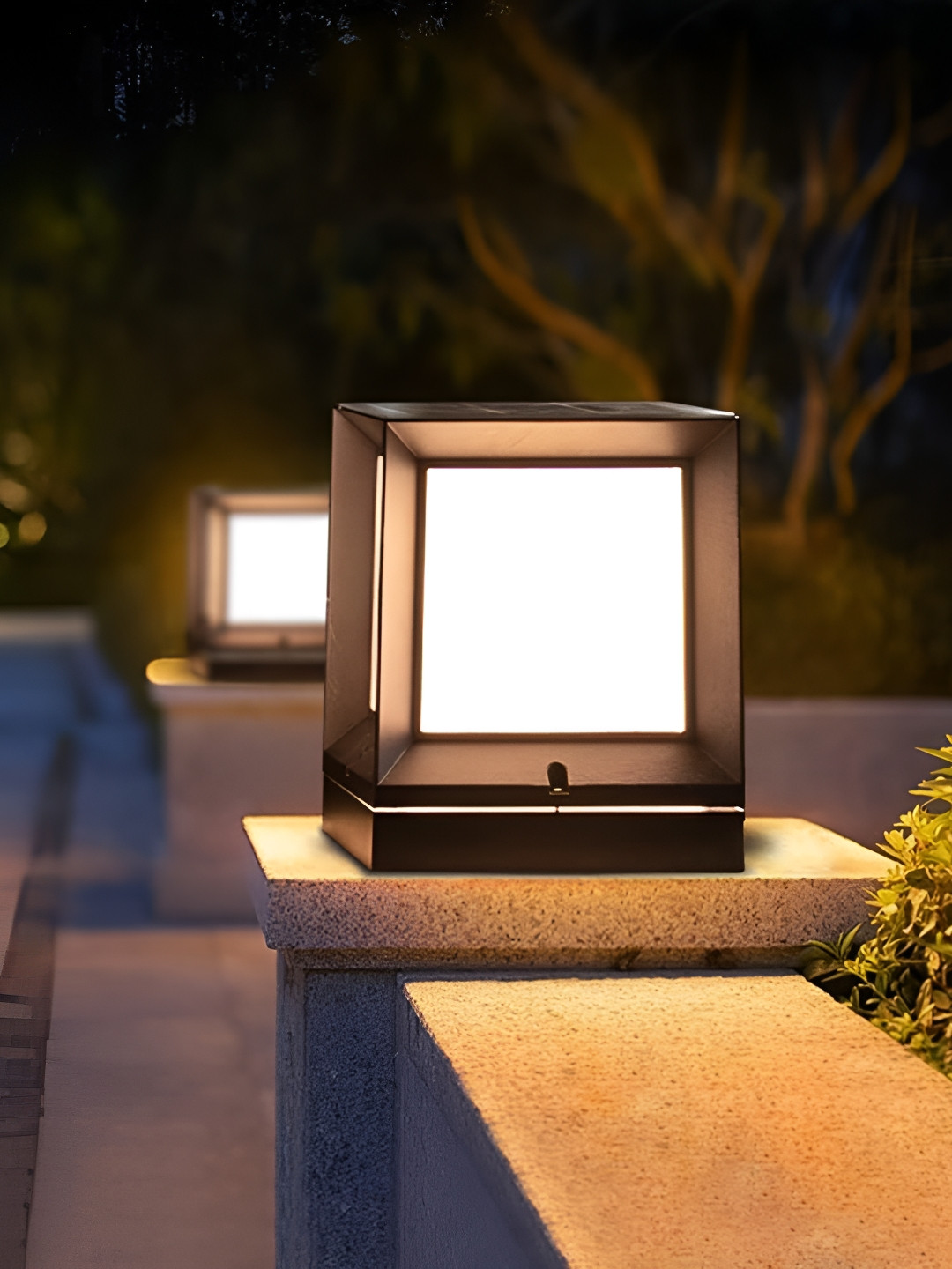 GAUVIK Black & White Waterproof Rust resistant Outdoor Gate Lamp