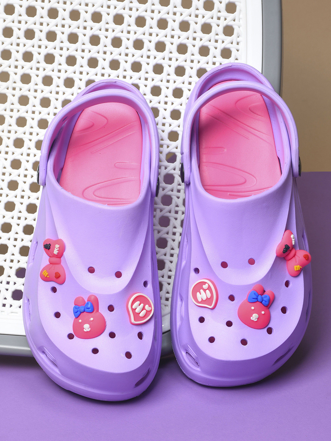 DressBerry Women Charms Detailed Rubber Clogs