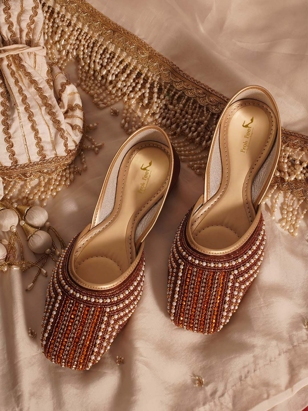Froh Feet Women Ethnic Mojaris with Embroidered Flats