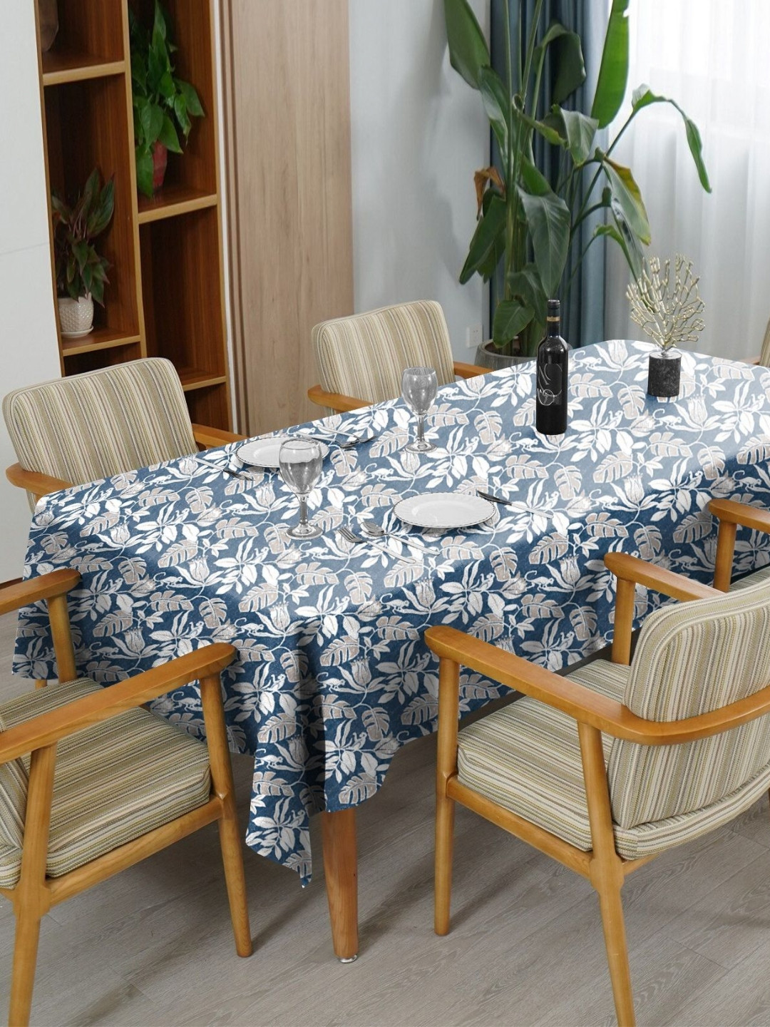 CASABLEU Premium Savanna Blue Floral Printed Rectangle 6-Seater Table Covers