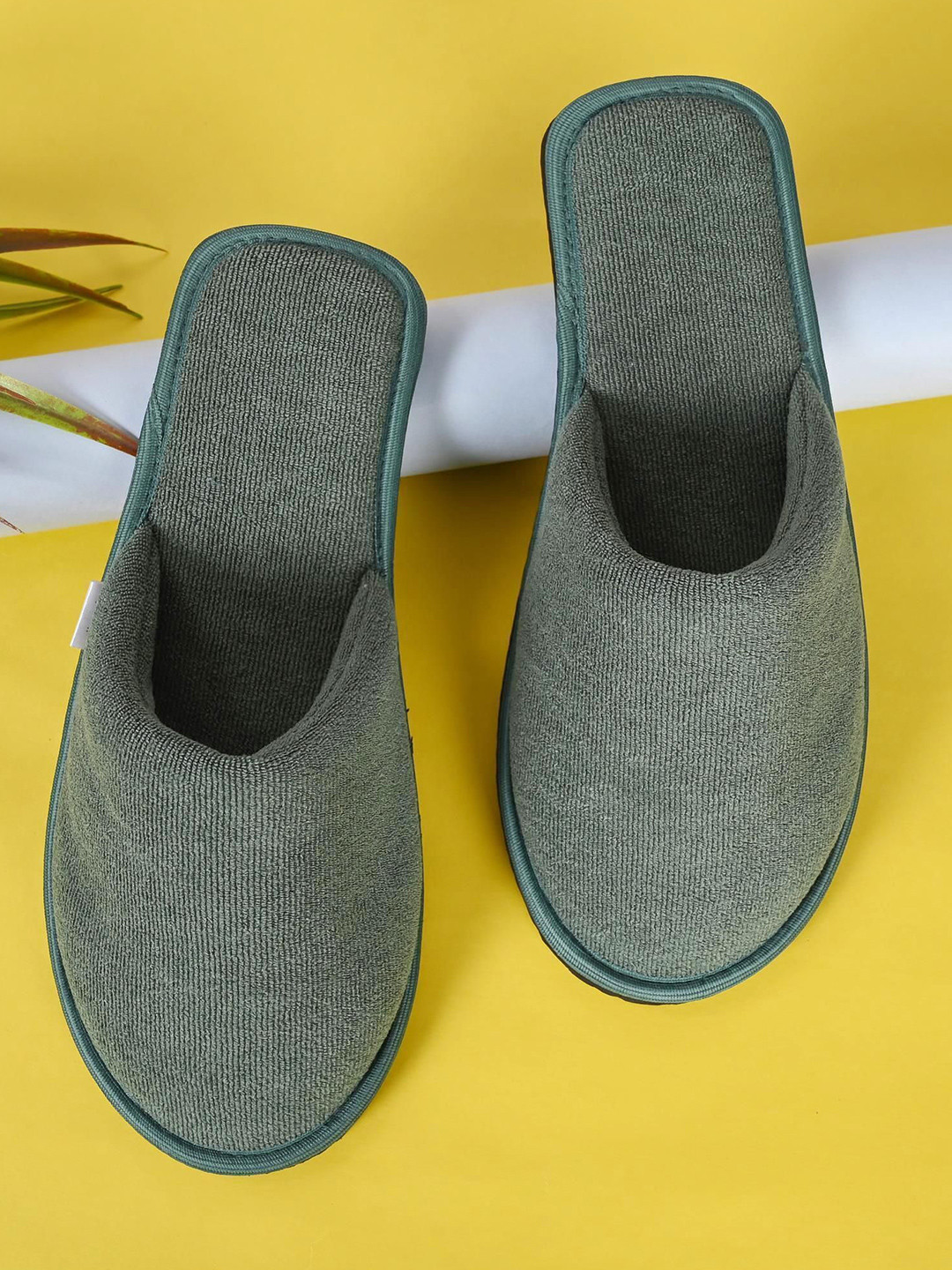 Mifuzi Women Closed Toe Room Slippers