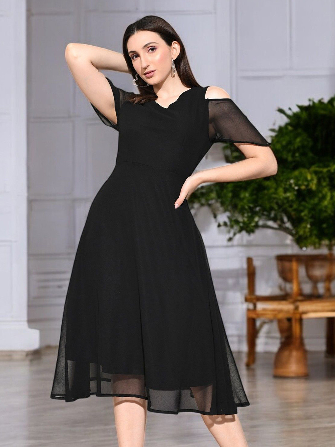 ZEUGEN Women Black Solid A-Line V-Neck Knee Length Dress