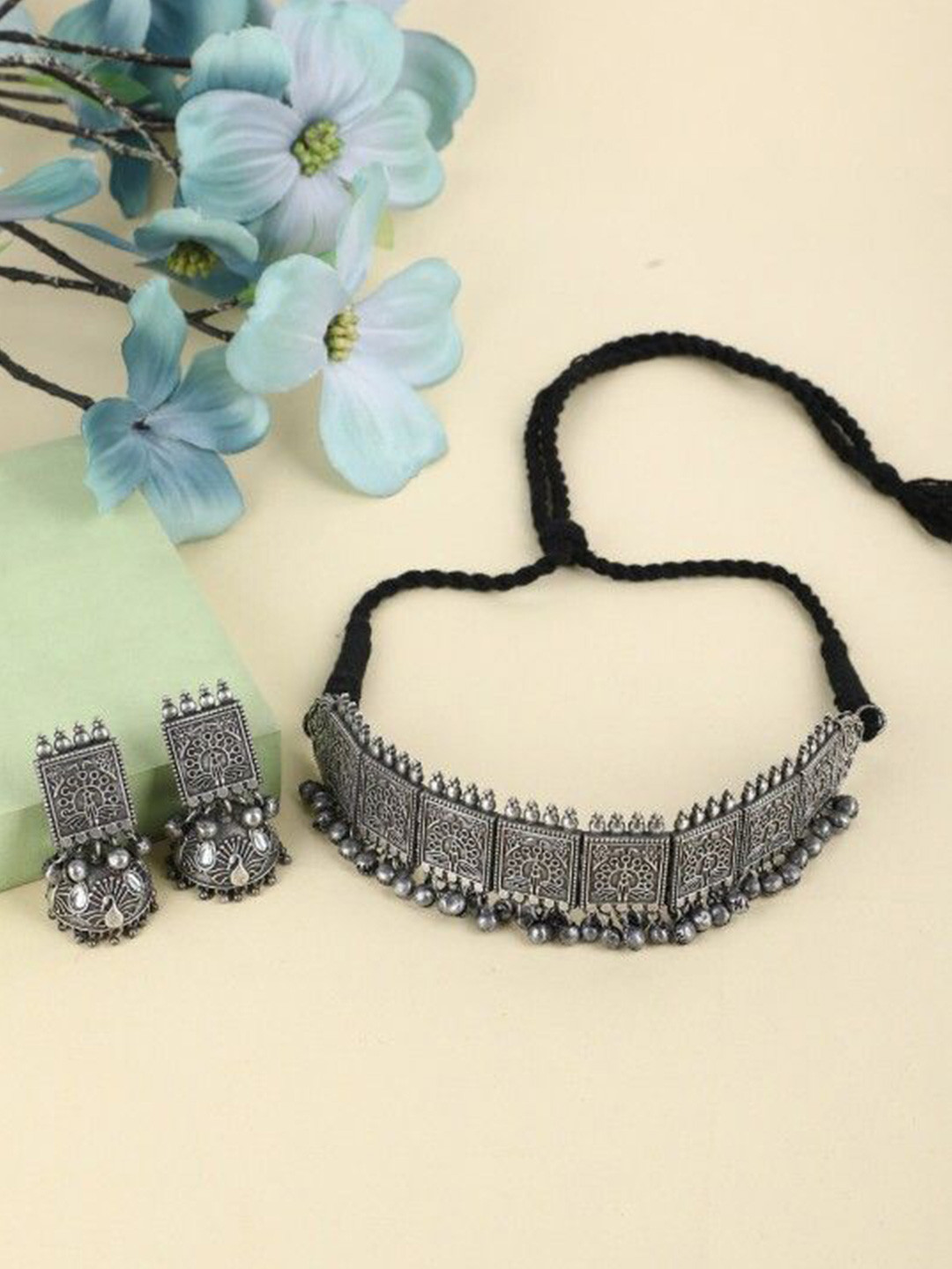 Sangria Silver Plated Traditional Motifs Choker Jewellery Set