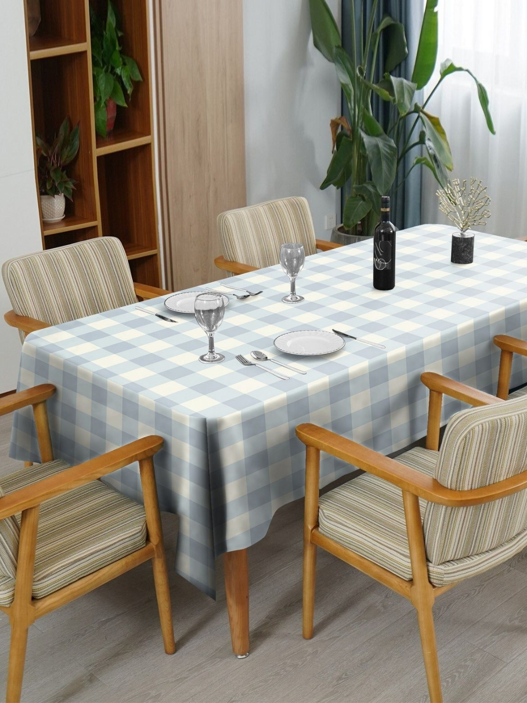 CASABLEU Premium Spring Silver-Toned Geometric Printed 6-Seater Table Covers