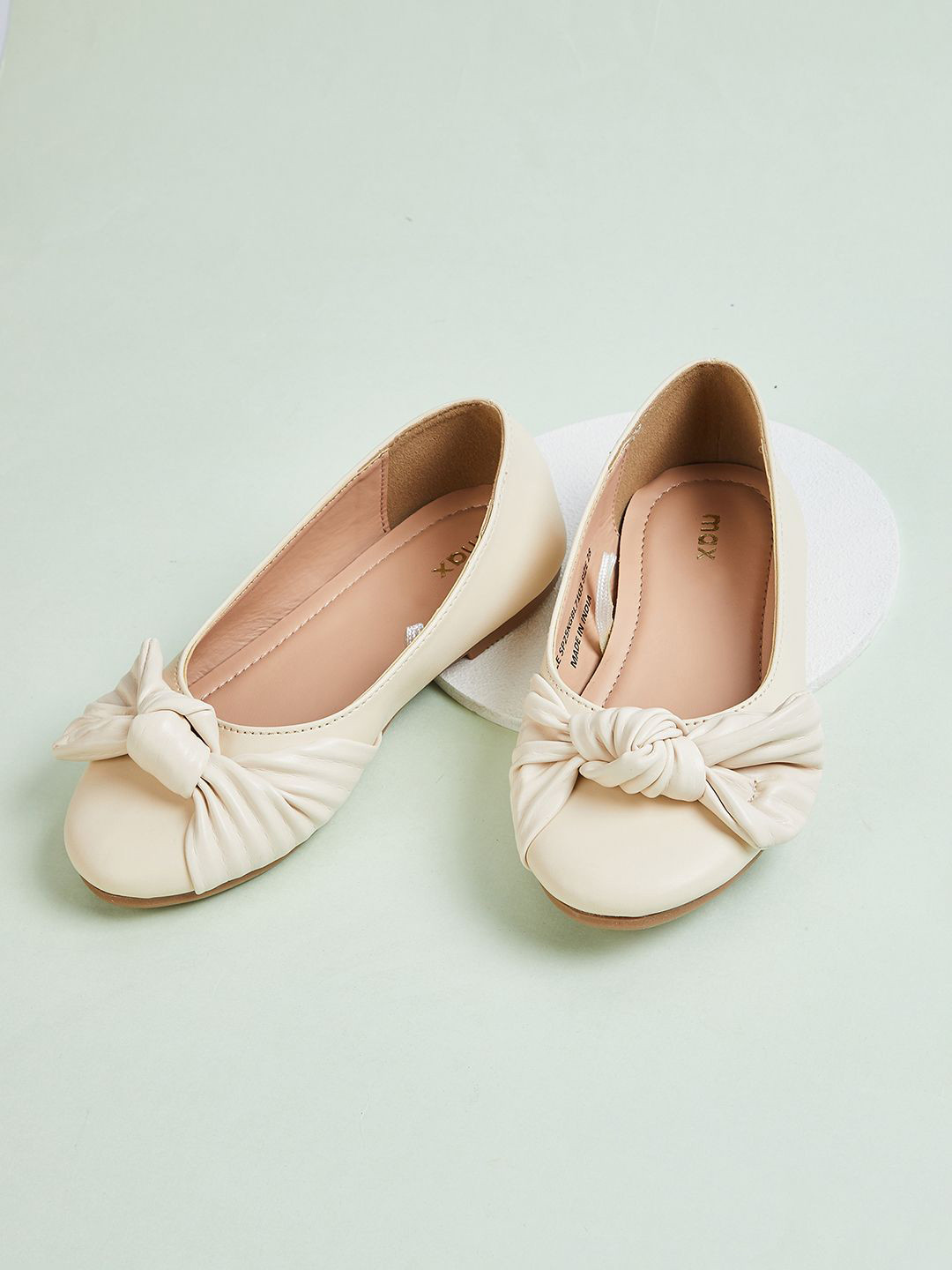 max Girls Bow Detailed Round Toe Ballerinas