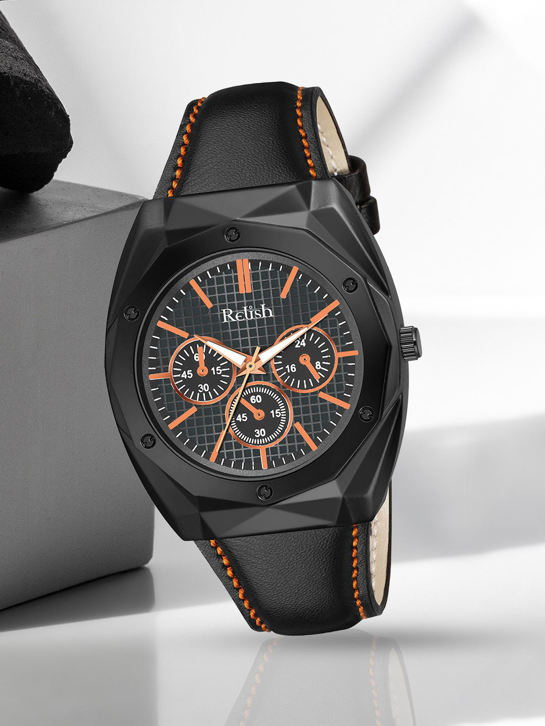 Relish Men Dial & Leather Straps Analogue Watch RE-NW2035