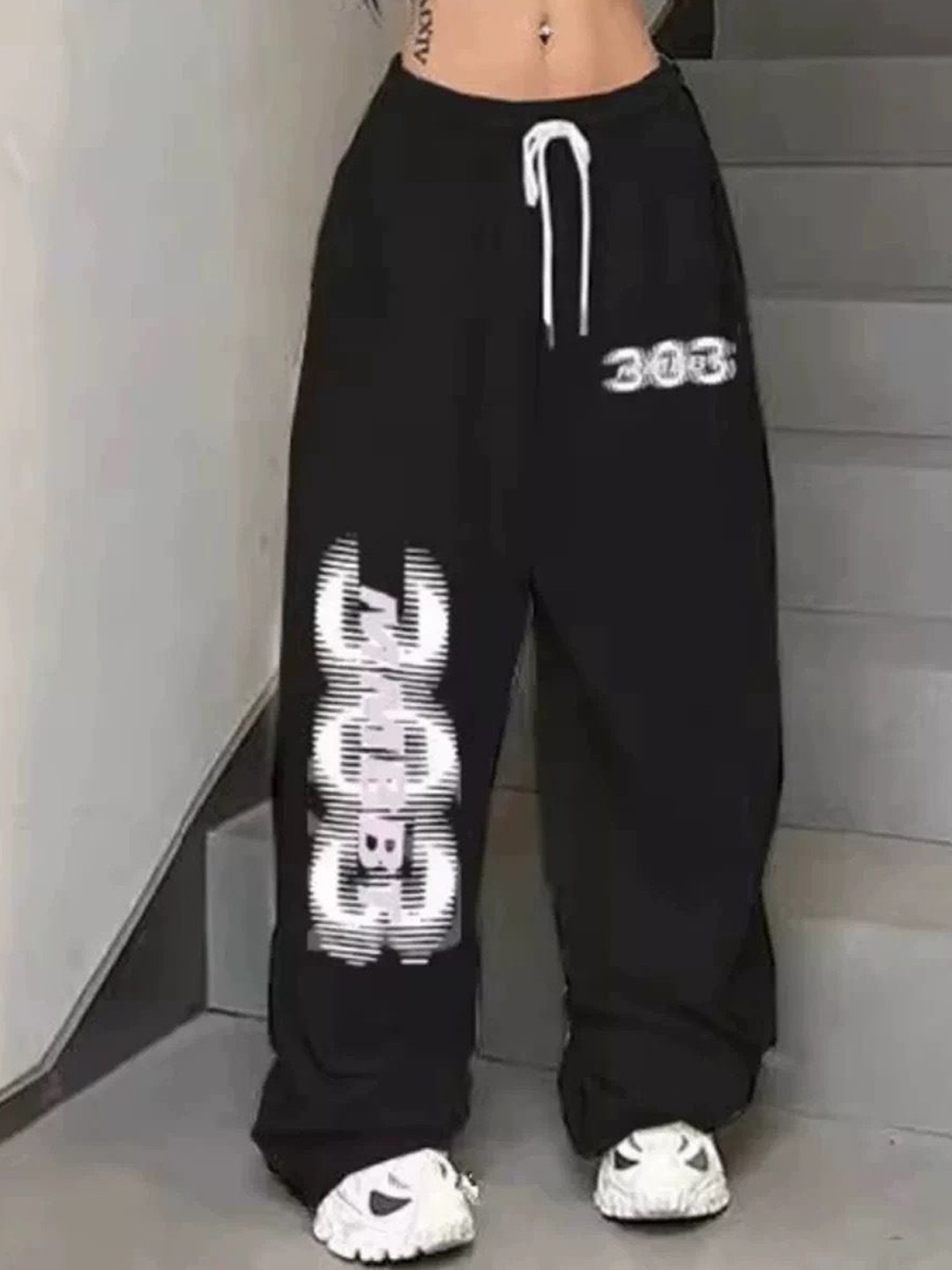 The Roadster Lifestyle Co Women Printed Loose Hip Hop Style Baggy Trousers