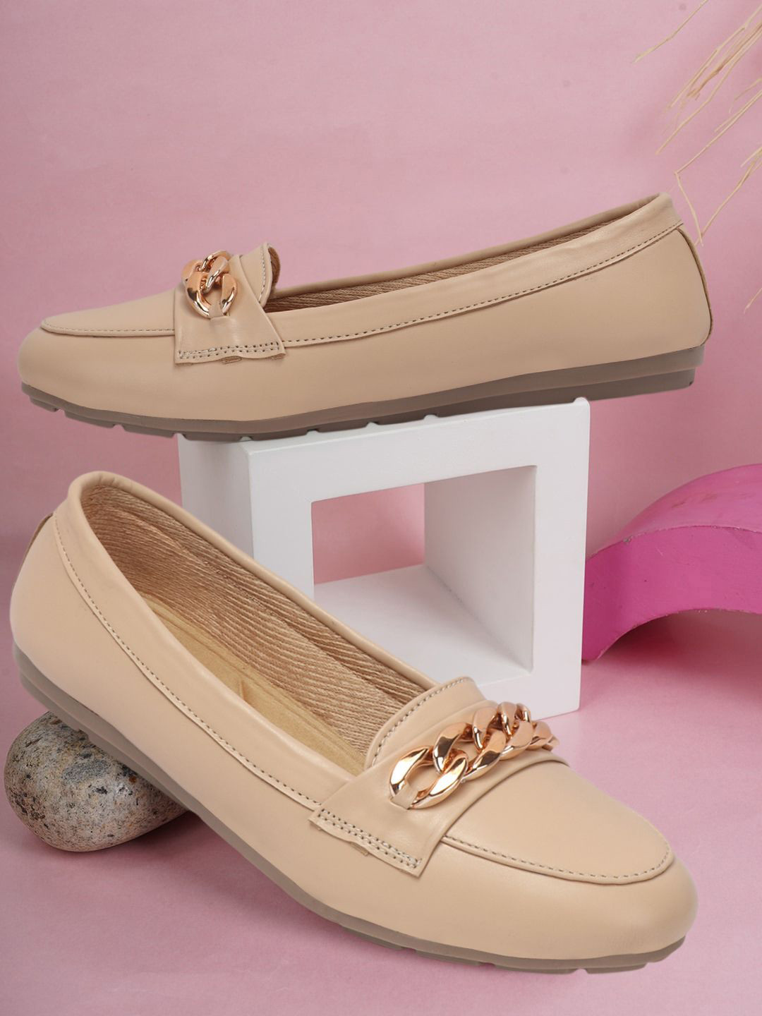 Colo Women Round Toe Ballerinas