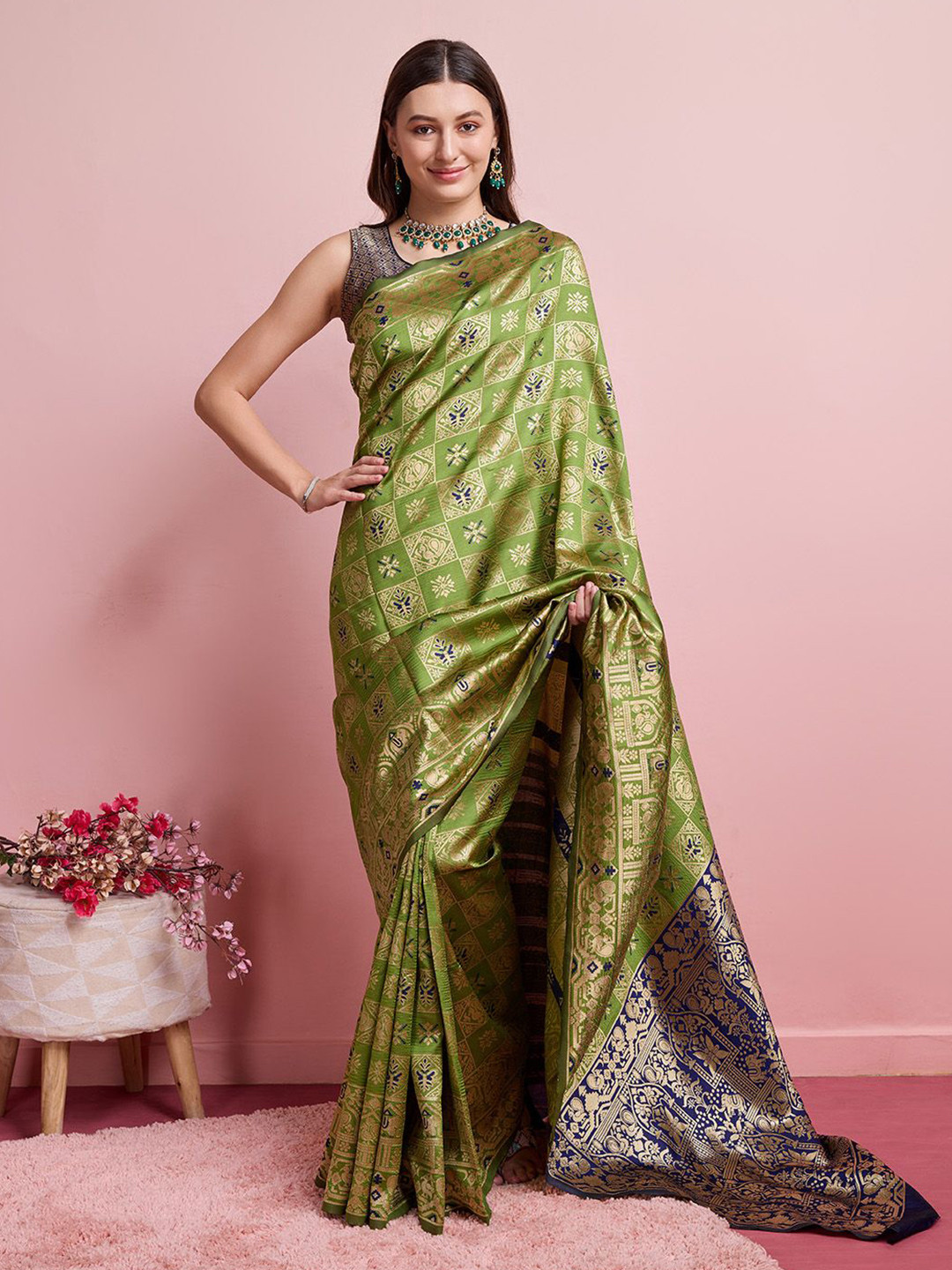 Shreyansh creation Woven Design Zari Banarasi Saree