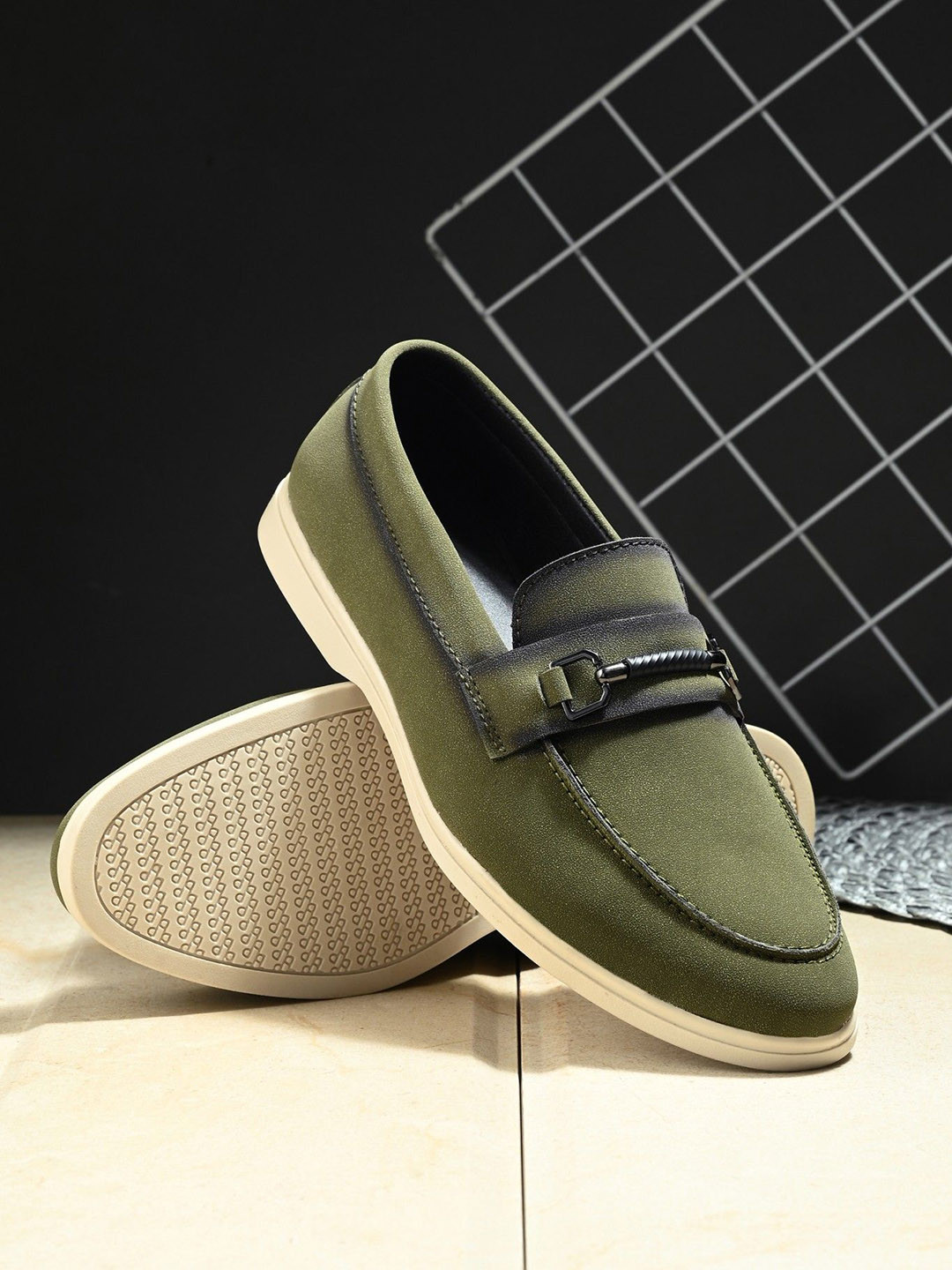 BIZZARO Men  Synthetic Leather Casual Sneakers