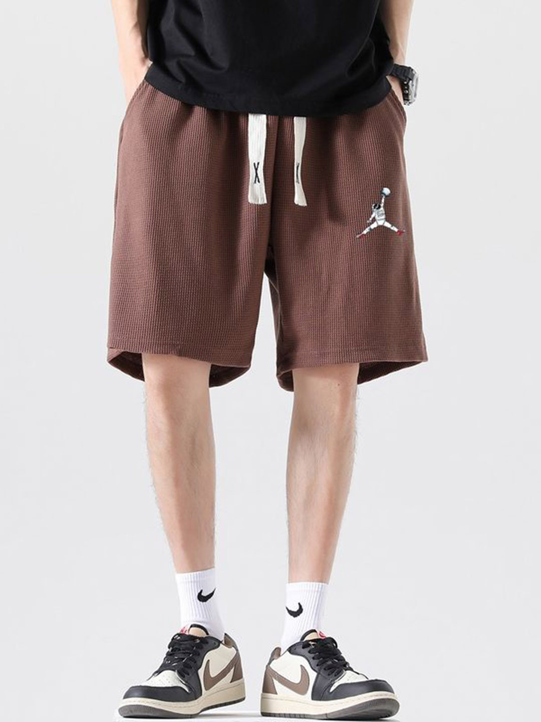 Coffee Brown Solid Mid-Rise Regular Fit Knee Length Shorts