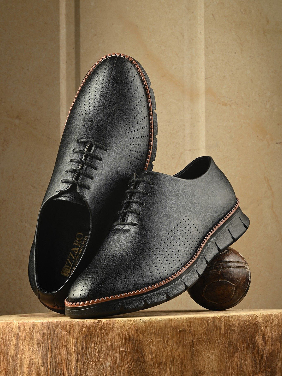 BIZZARO Men Brogues