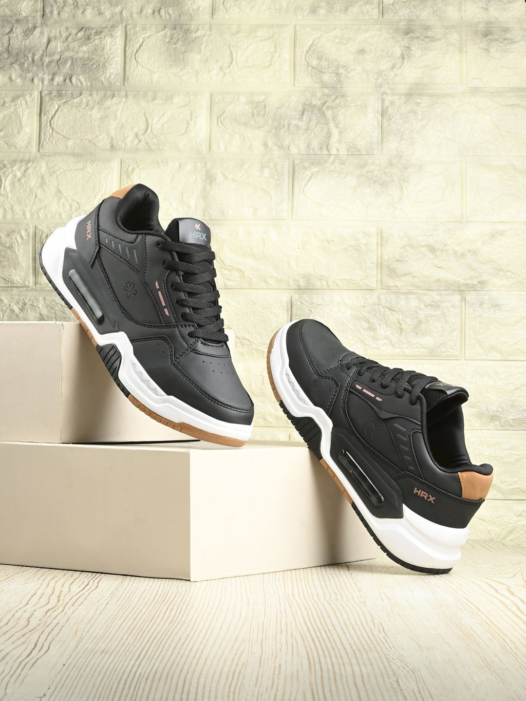 HRX by Hrithik Roshan Men Black Dynamic Sneakers