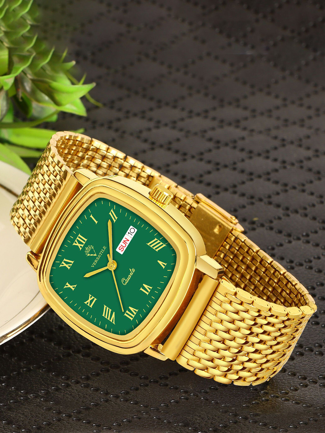 Versatile Premium Men Embellished Dial & Bracelet Style Straps Analogue Watch 667