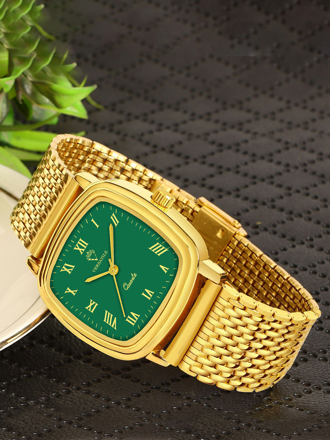 Versatile Men Dial & Straps Watch 671