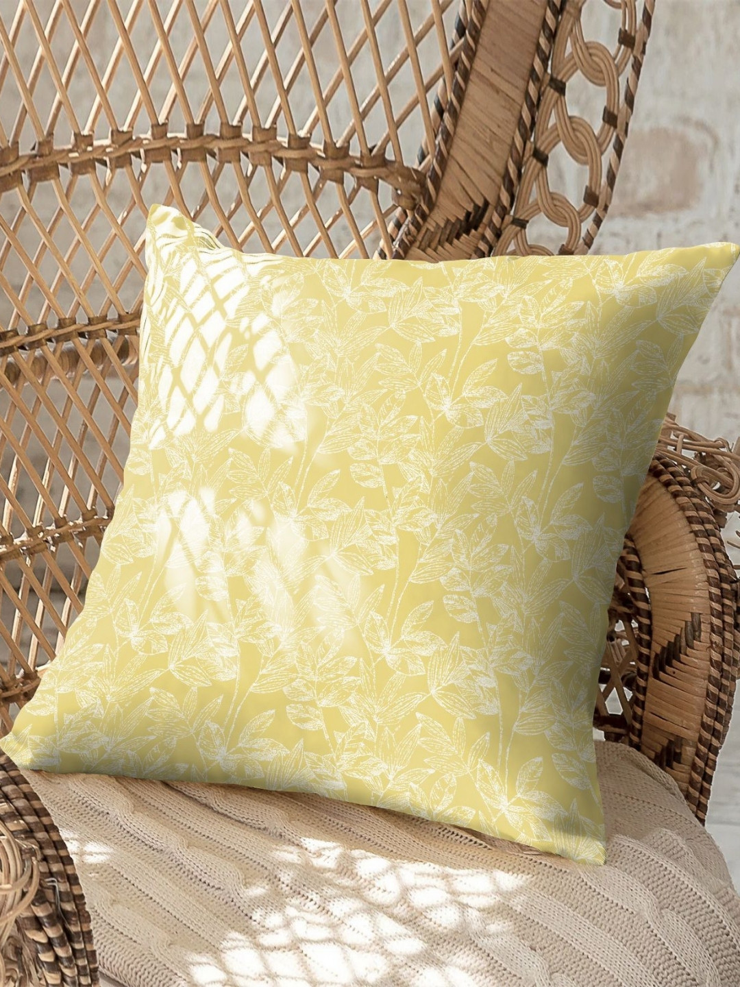 CASABLEU Meadow Floral Polyester 2 Pcs Embellished Cushion Covers - 18 x 18 In