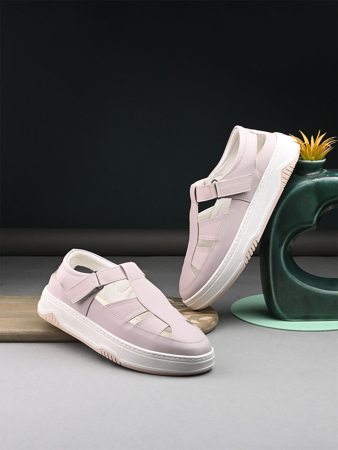 The Roadster Lifestyle Co Women Casual Gladiators