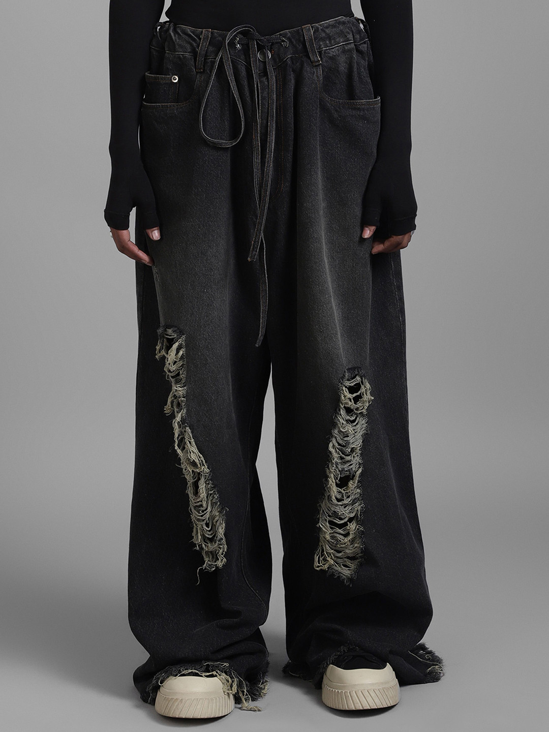 SuperHUEMN Unisex  Dark Wash Tinted Effect Classic Distressed Jeans