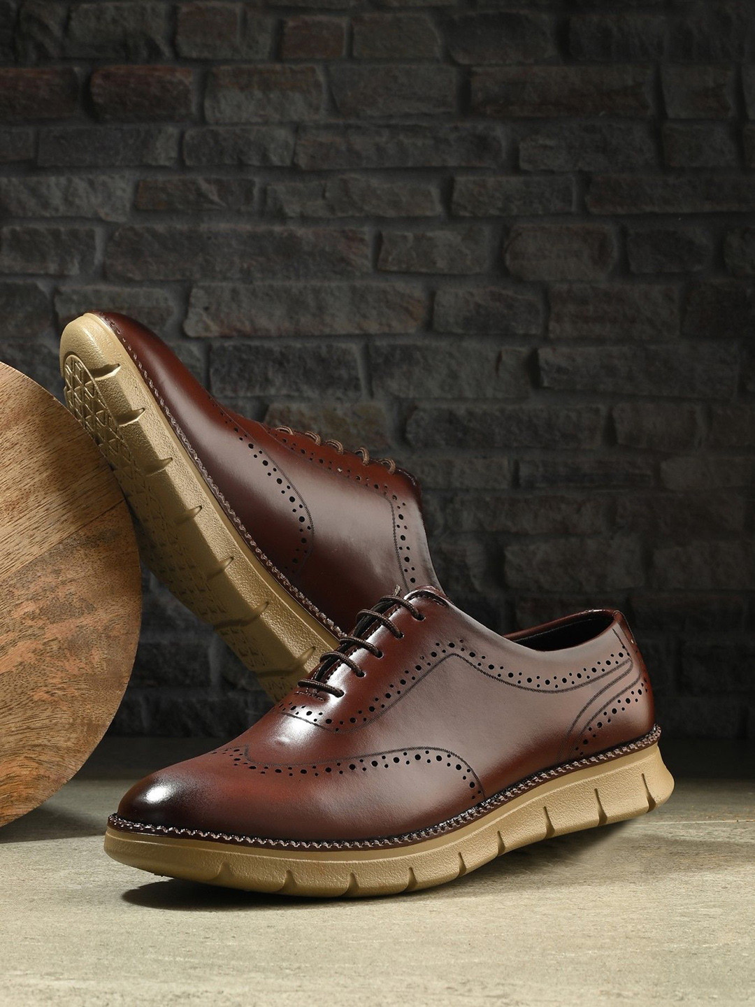 BIZZARO Men Round Toe Lace-Ups Comfort Insole Lightweight Brogues