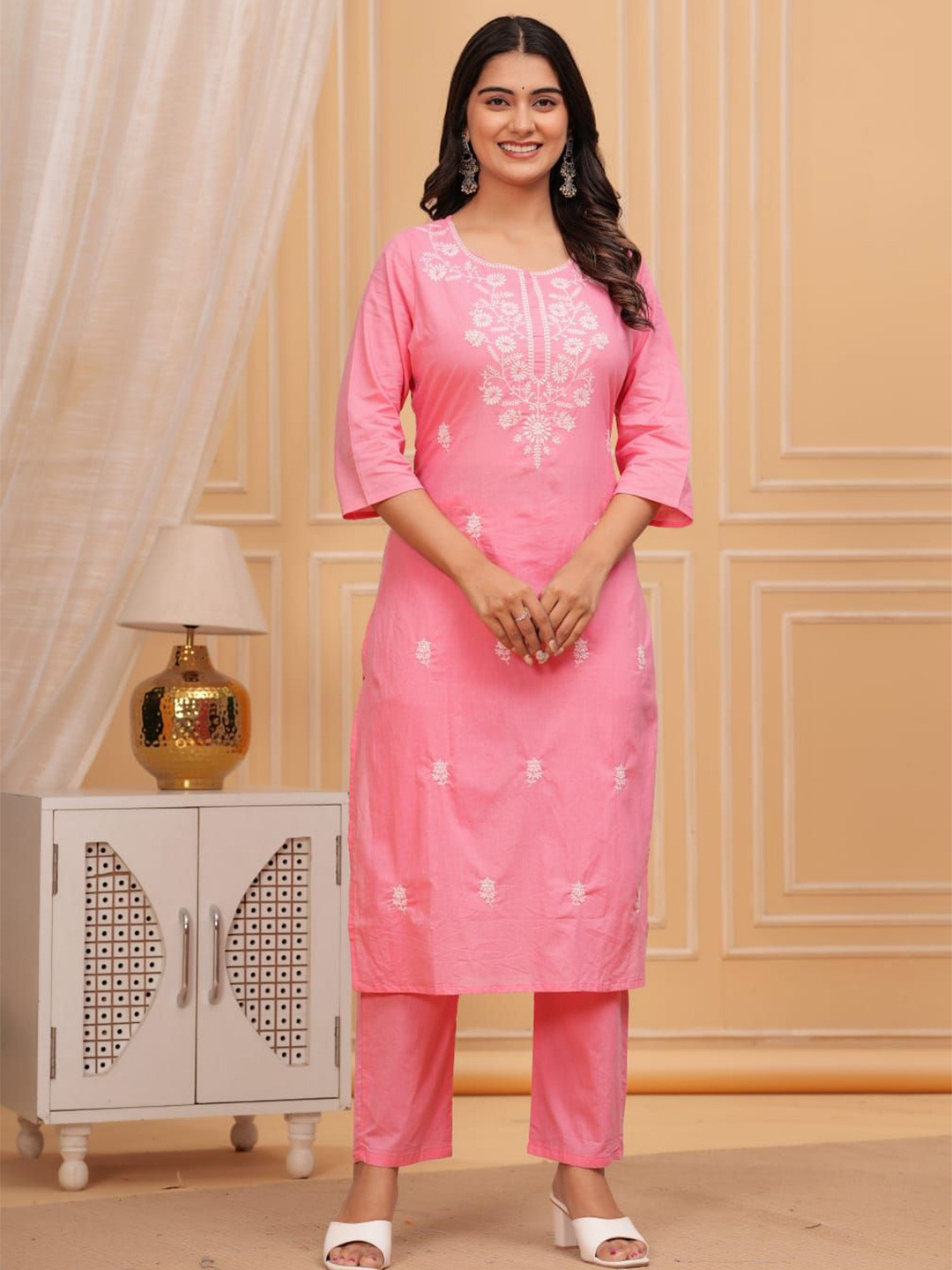 Sajke Women Ethnic Motifs Embroidered Regular Thread Work Pure Cotton Kurti with Trousers